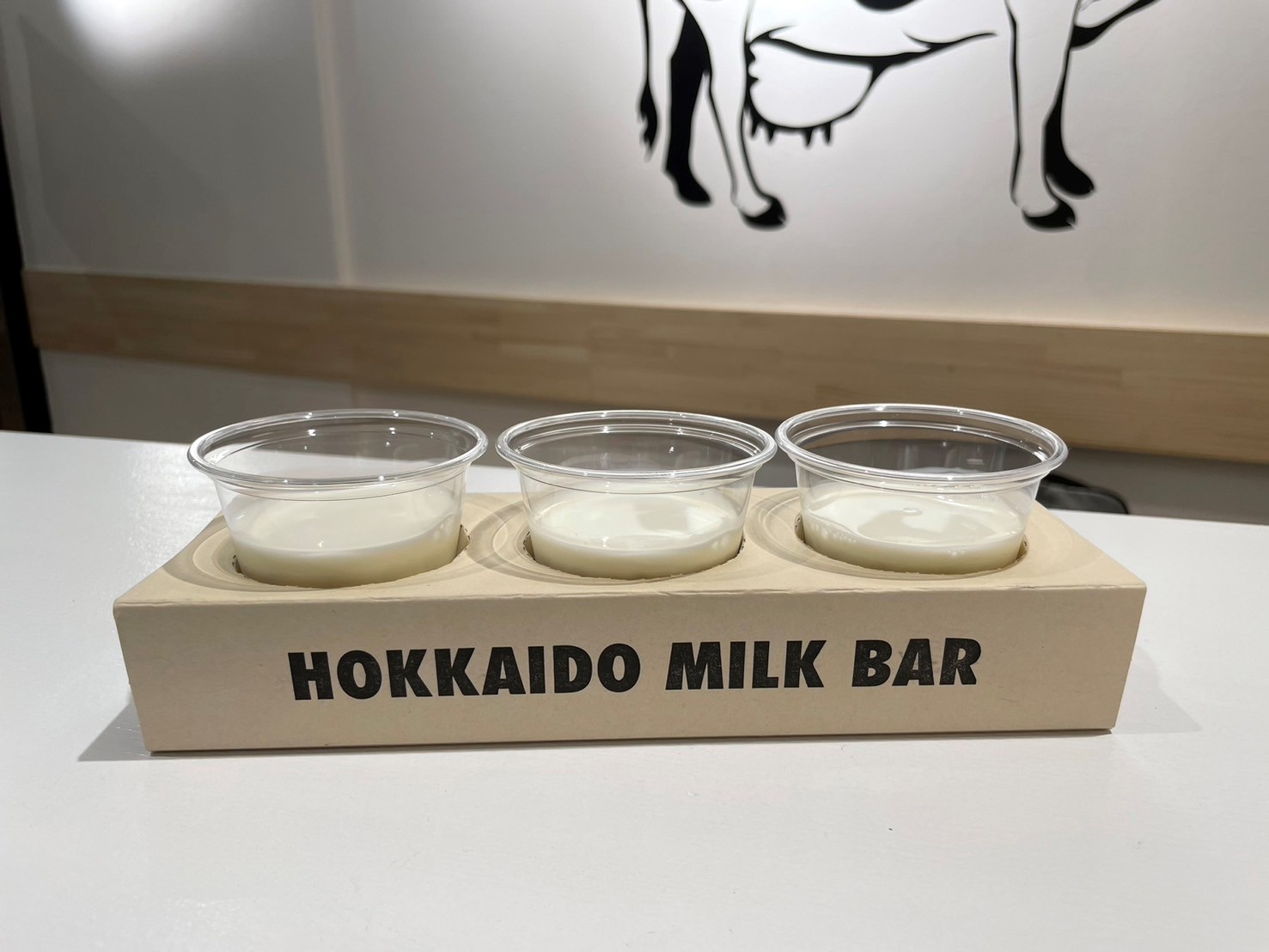 北海道産飲み比べ牛乳の写真